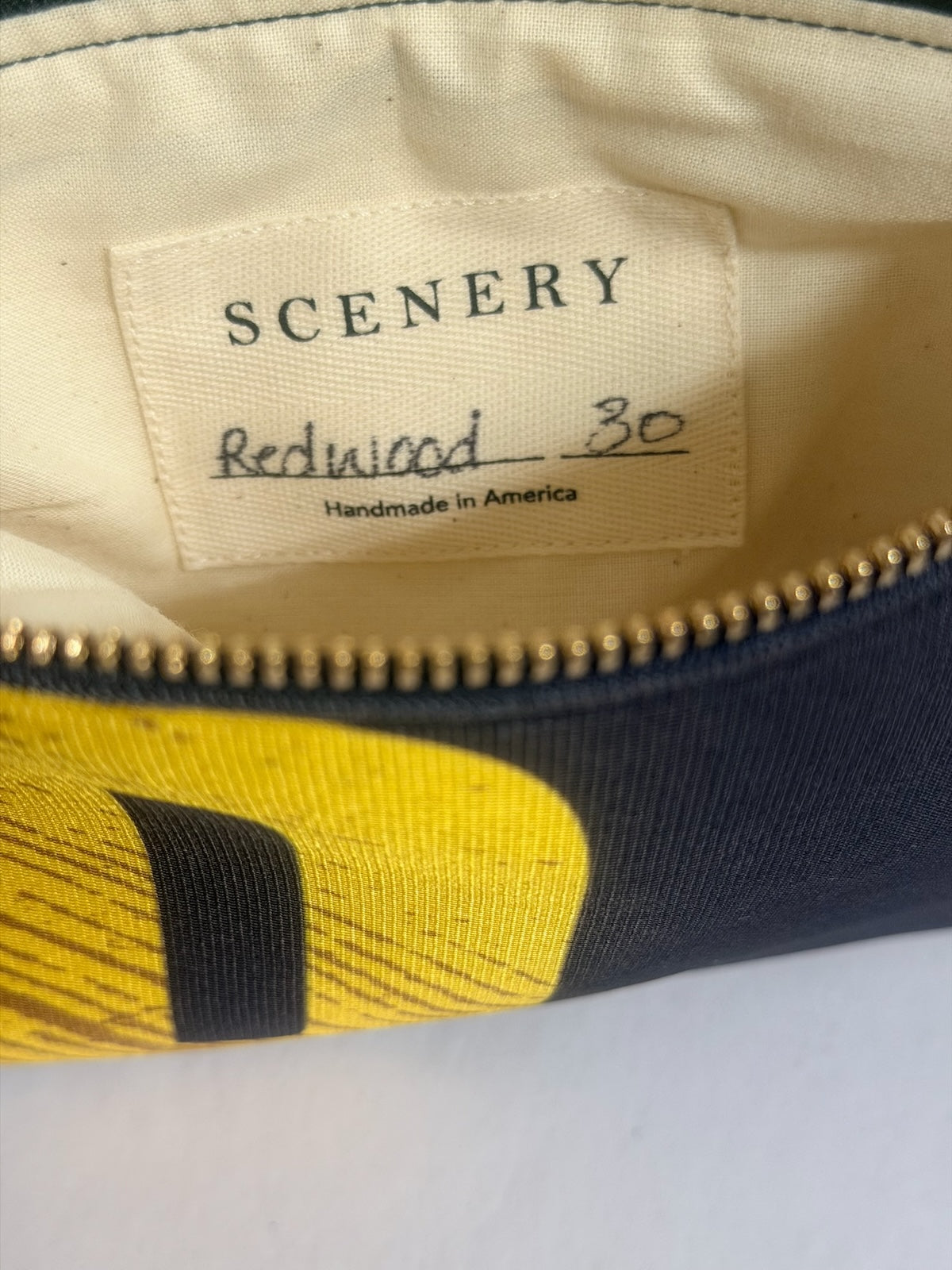 Redwood Pouch (Broadway)(with loops) - Scenery